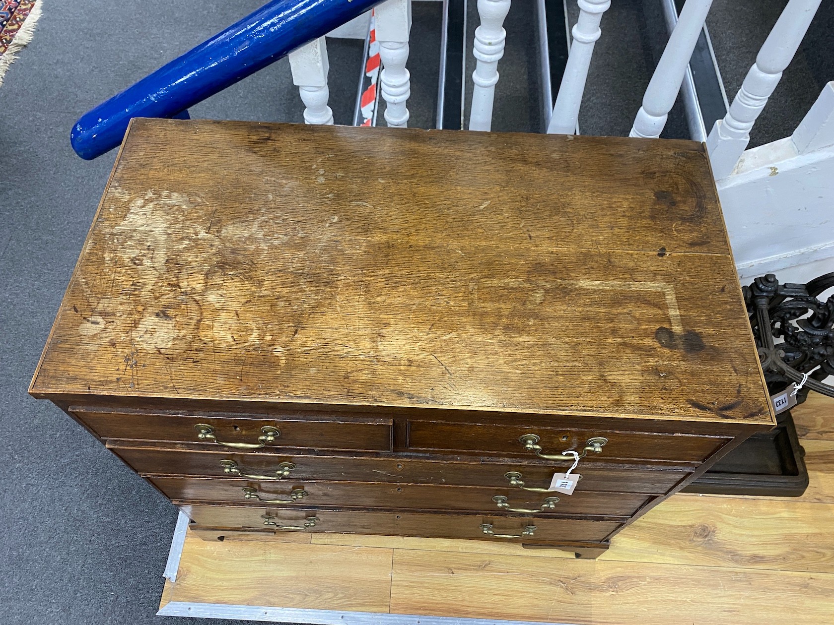 A George III oak chest of drawers, width 88cm, depth 46cm, height 82cm